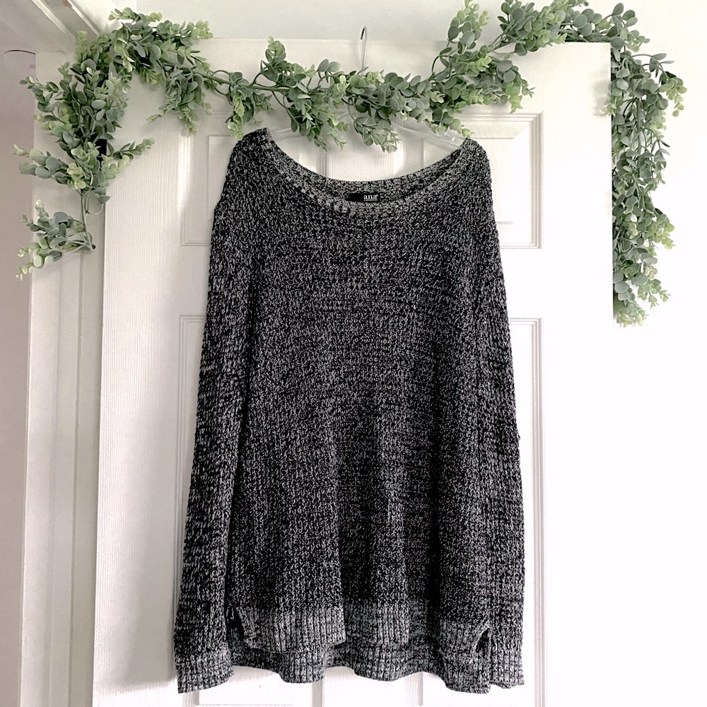 Tunic Black and White Sweater